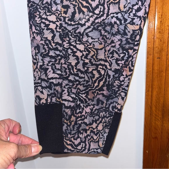 Athleta Trekkie North Joggers in Kinetic Abstract - Picture 8 of 14